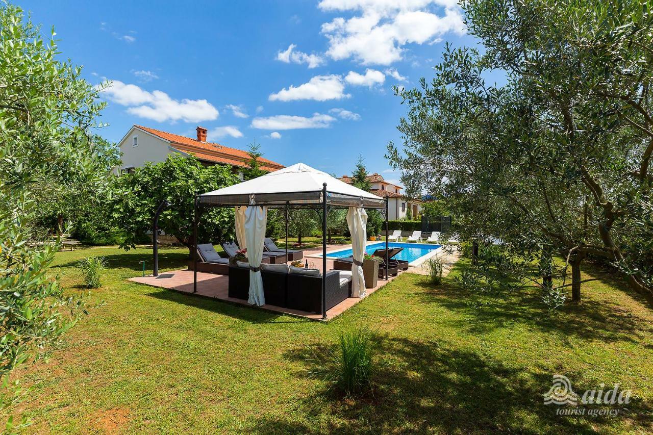 Family Vacation Villa Žbandaj Kültér fotó