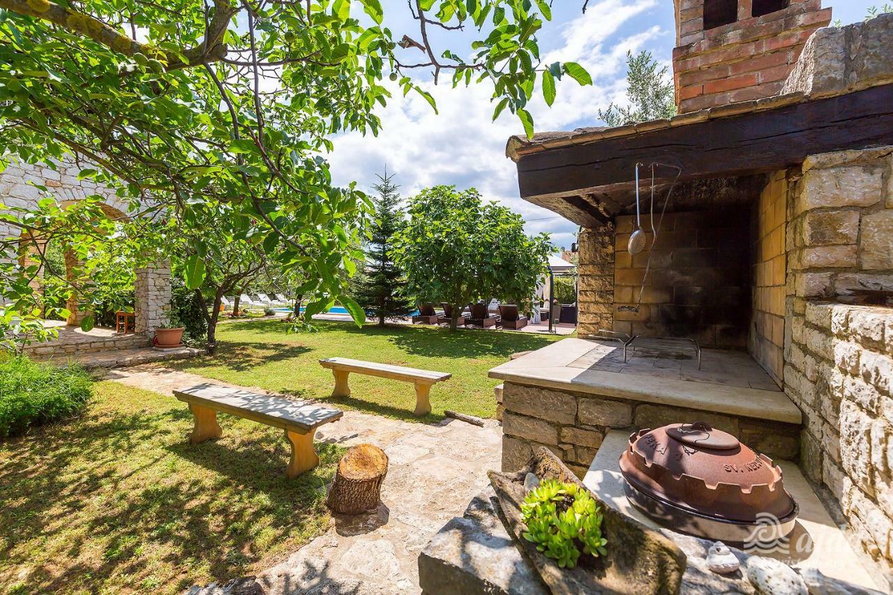 Family Vacation Villa Žbandaj Kültér fotó